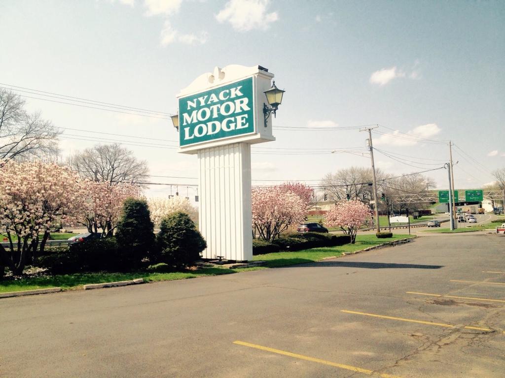 Tappan Zee Hotel West Nyack Exteriör bild